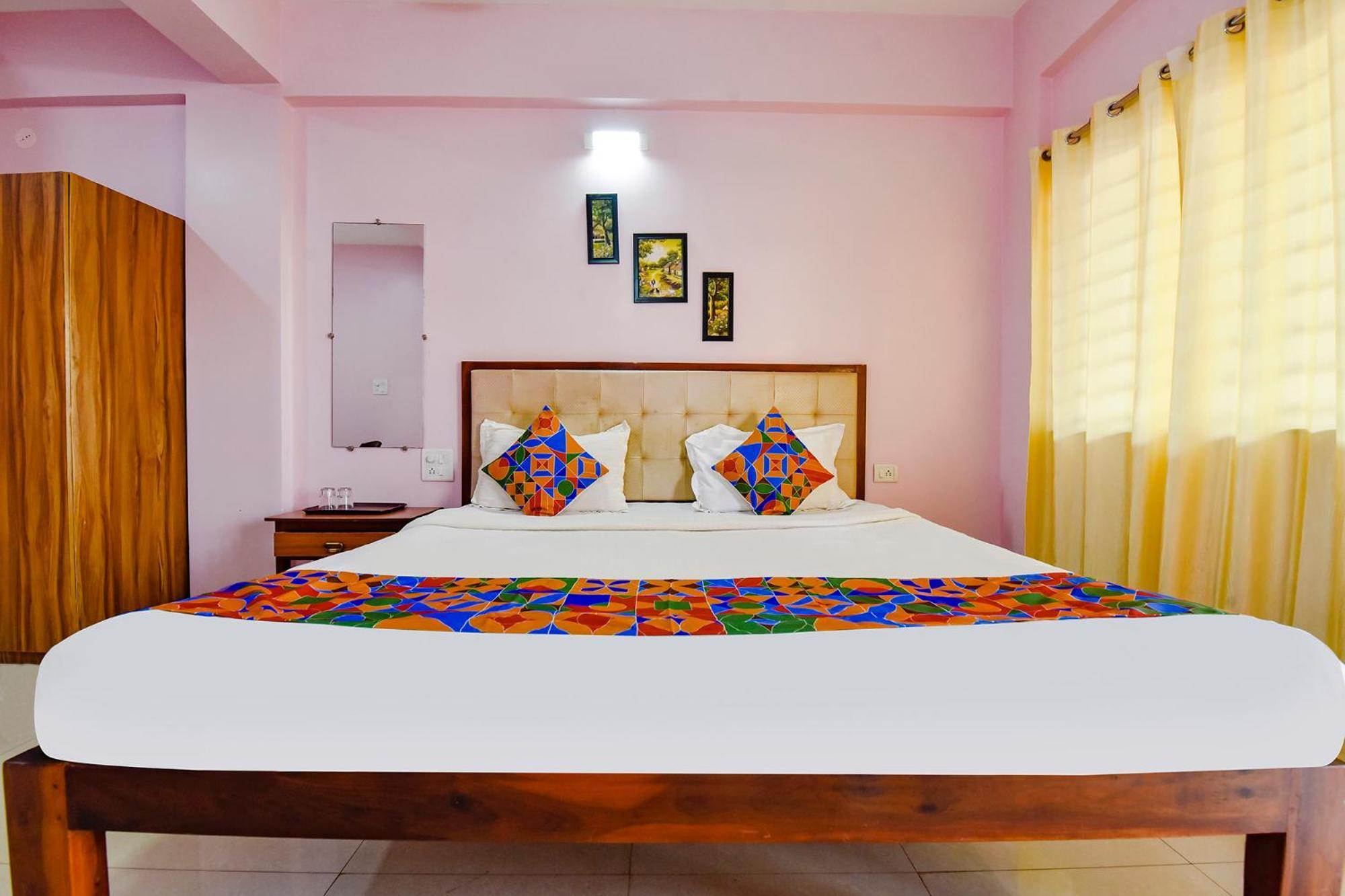Fabexpress Morjim Paradise - Nr Morjim Beach Exterior foto