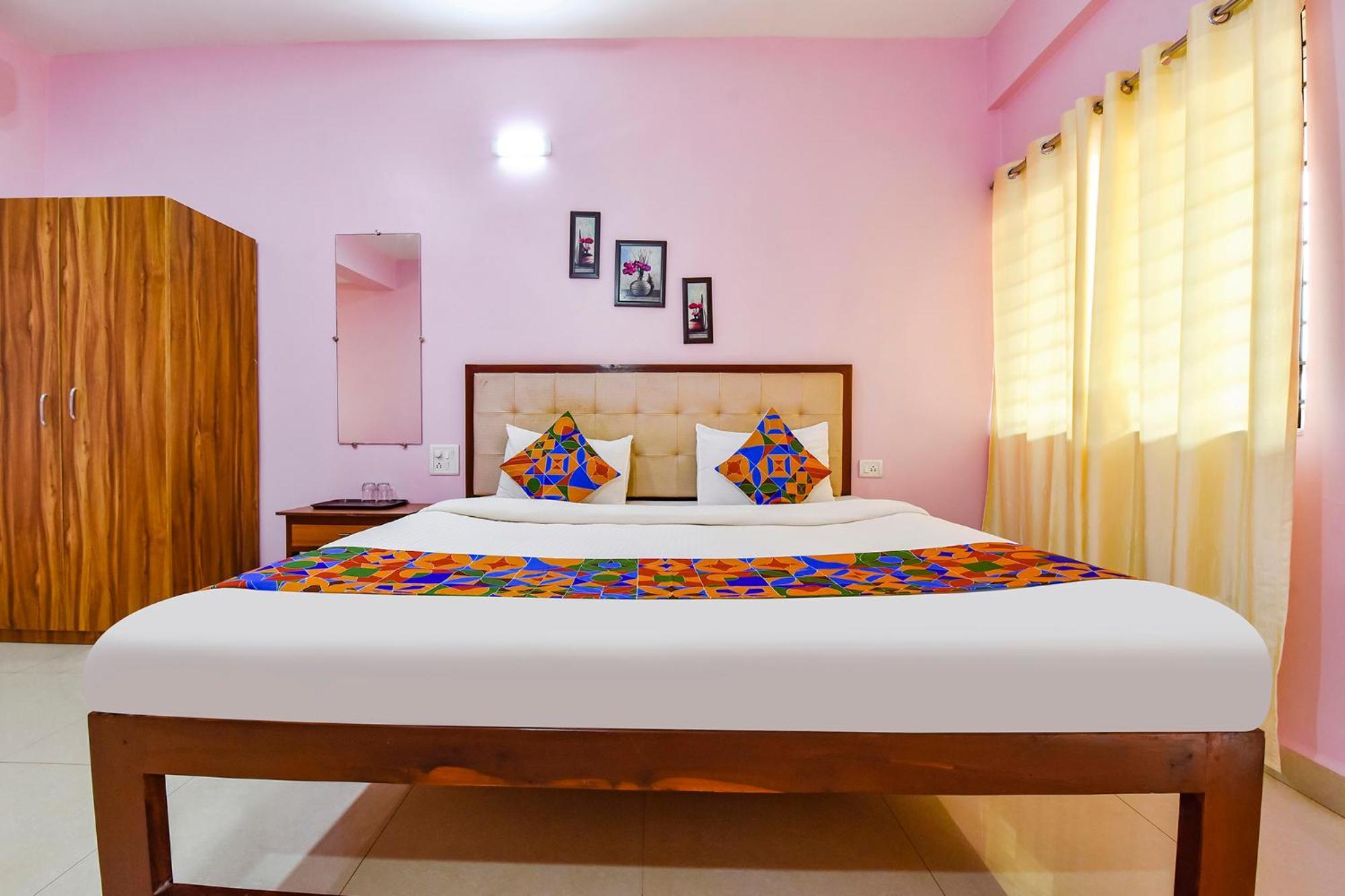Fabexpress Morjim Paradise - Nr Morjim Beach Exterior foto